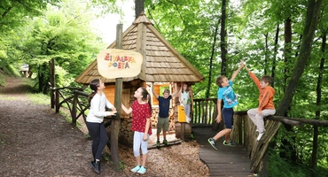 Vodeni sprehod po polhovem doživljajskem parku